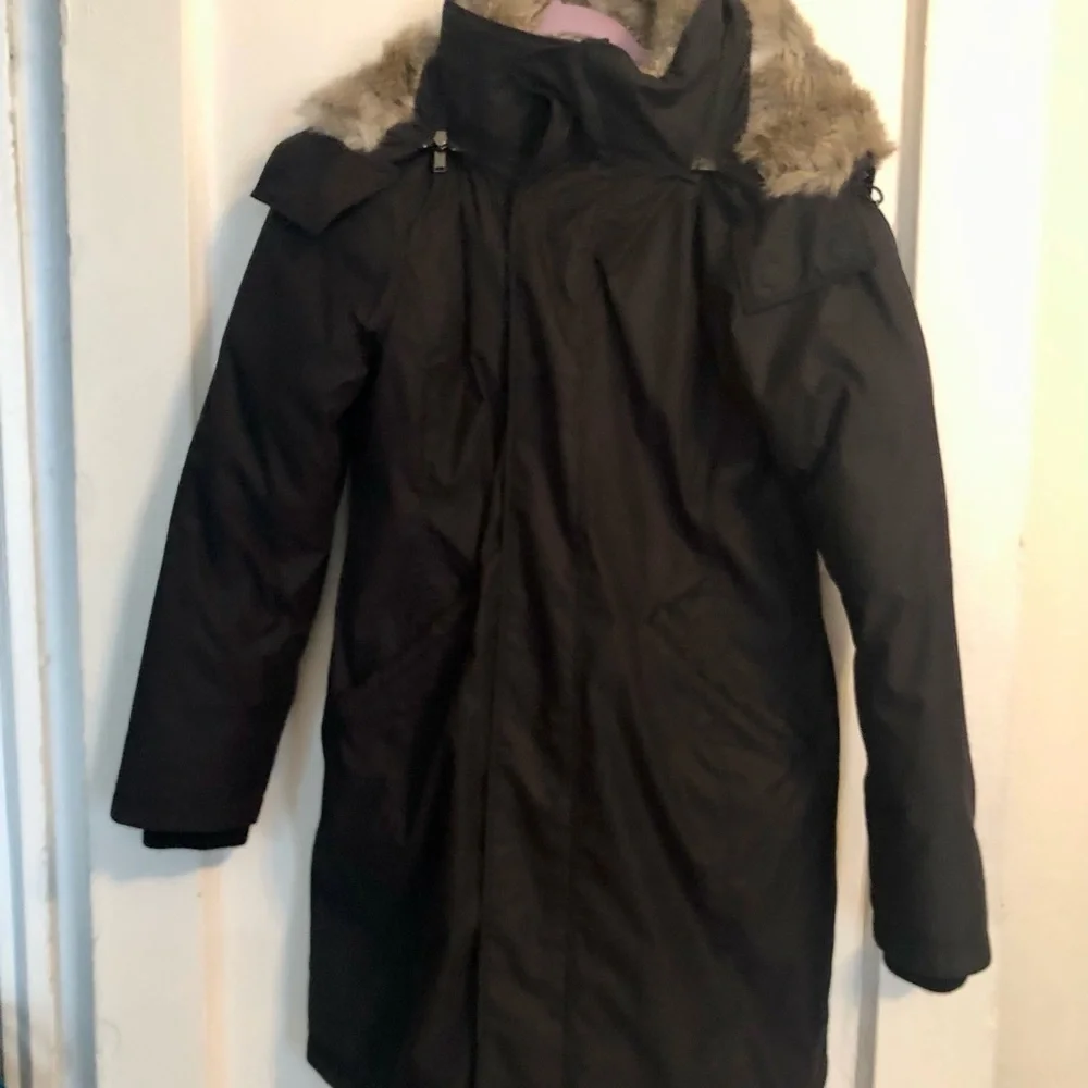 Aritzia-Babaton
Oskar Parka - Picture 4 of 16